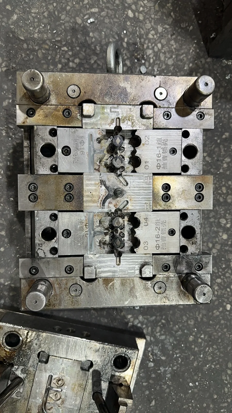 多腔模具型腔