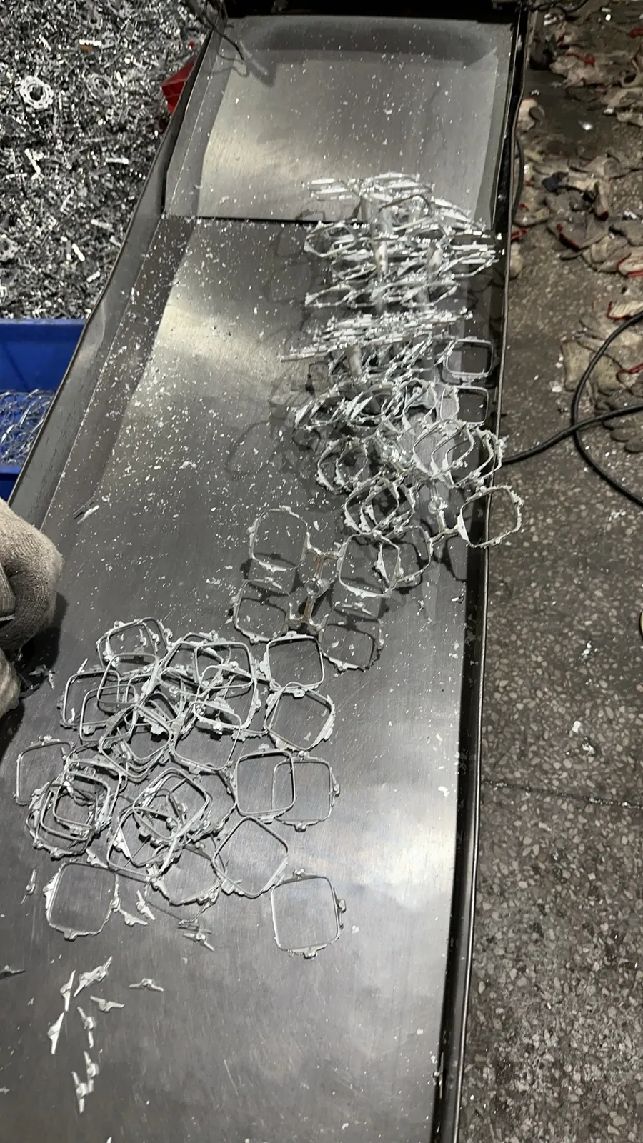 拉丝金属长条件